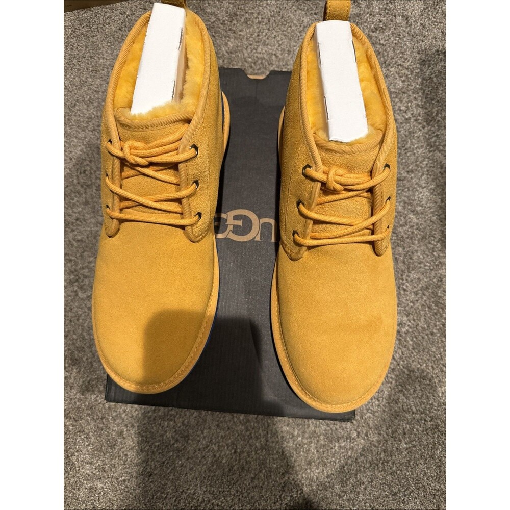 UGG Neumel Graphic Outline